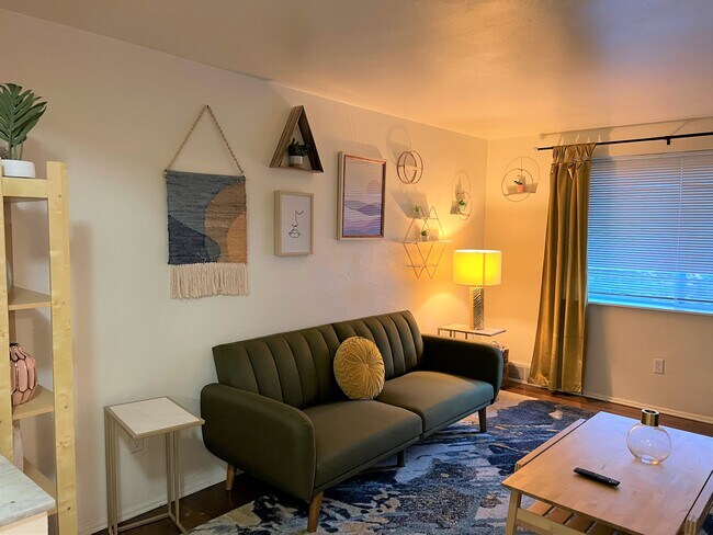 Foto del edificio - 1696 Monongahela Ave