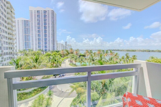 Foto del edificio - 1500 Bay Dr E