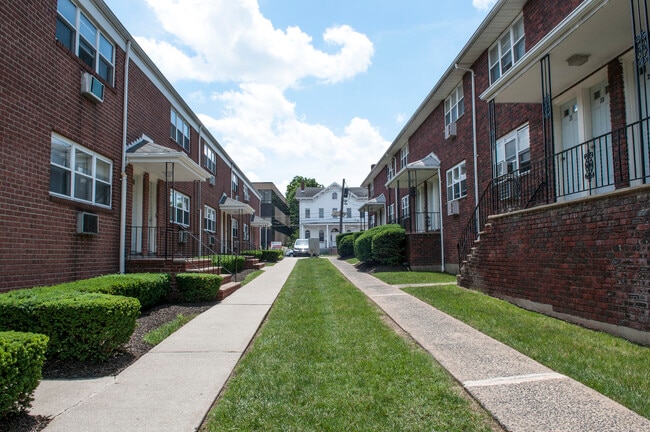 Court yard - Essex Gardens