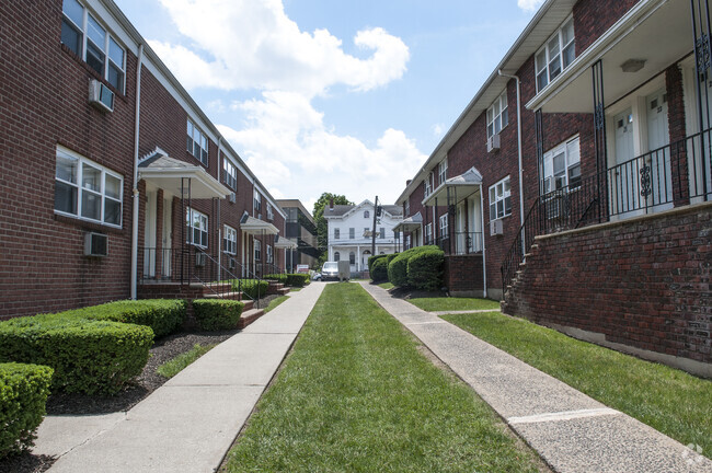 Court yard - Essex Gardens