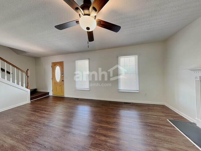 Foto del edificio - 272 Twin Creeks Rd