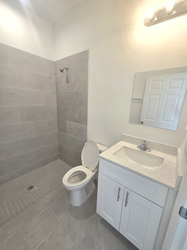 Foto del edificio - BRAND NEW-- TWO BEDROOM + TWO BATHROOMS- SOUTH LEHIGH ACRES