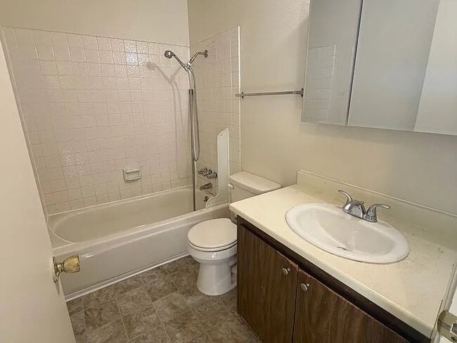 Building Photo - 600 Wigeon Way