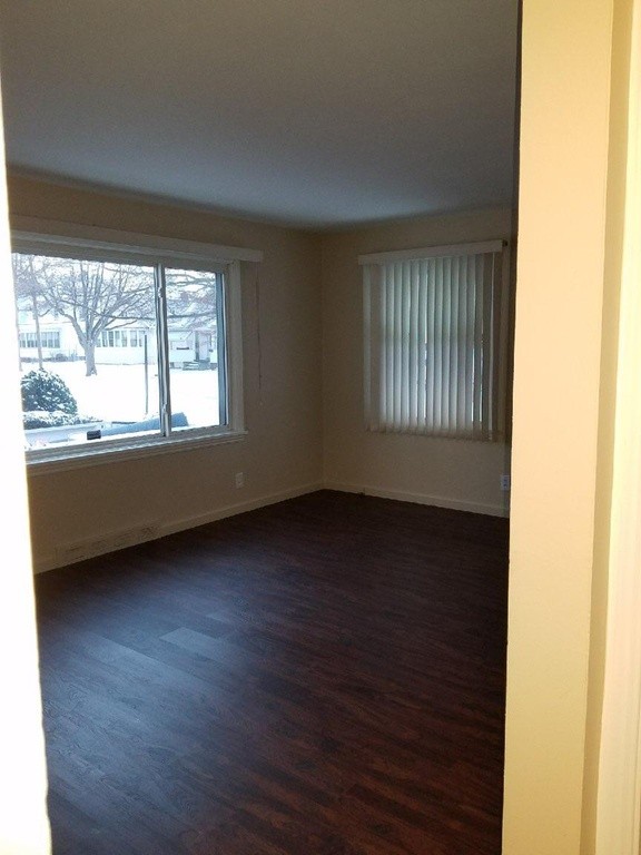 Building Photo - 154 Moulson St