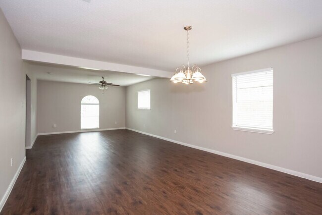 Building Photo - 1817 Wren Dr