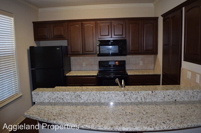 Foto del edificio - 3 br, 3.5 bath House - 513 Forest Dr