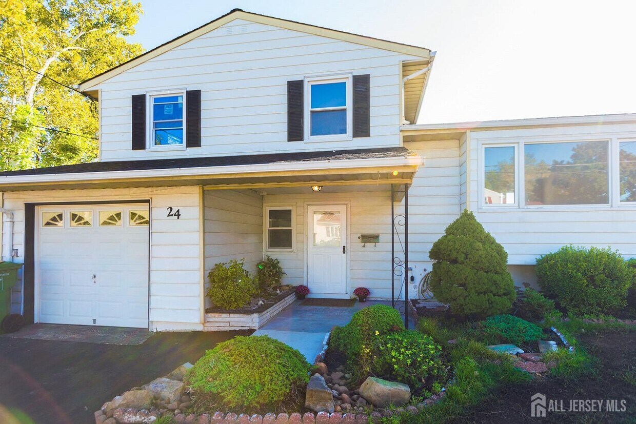 Primary Photo - 24 Rieder Rd