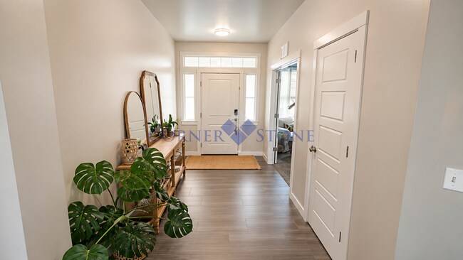 Foto del edificio - Spacious Family Home with 3-Car Garage & Fully Fenced Backyard in Nampa