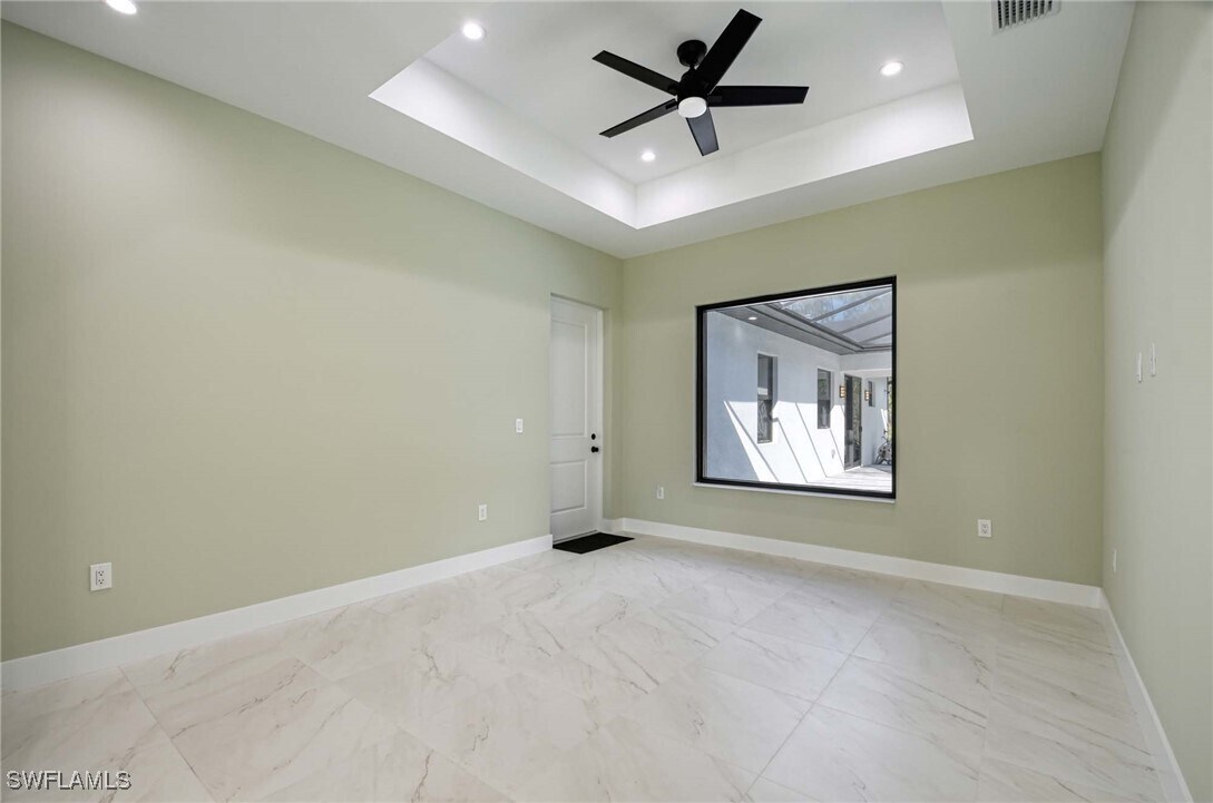 Foto del edificio - 219 33rd Ave NW