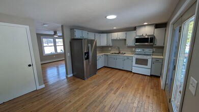 Building Photo - 246 Hurricane Rd