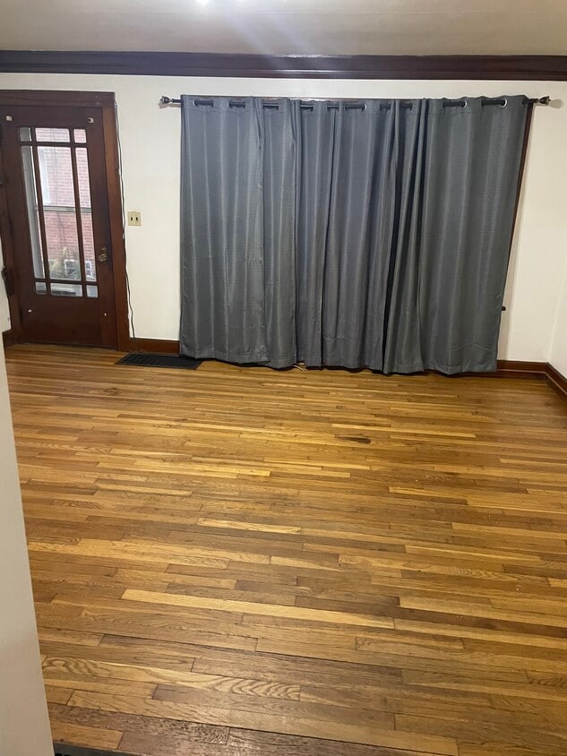 large family room - 369 Front St