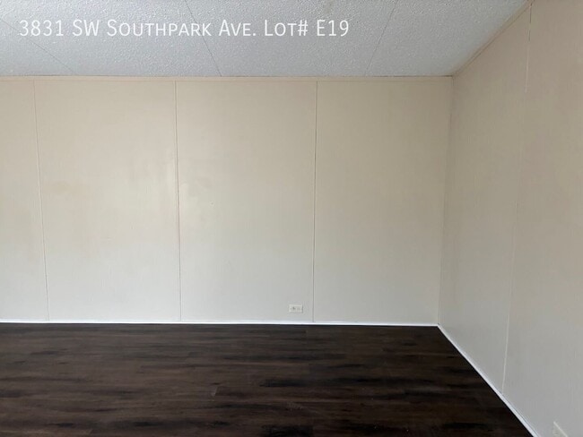 Building Photo - 3831 SW South Park Ave