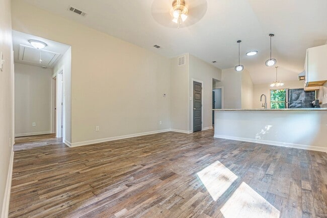 Building Photo - Spacious Four-Bedroom Two-Bath Home on One...