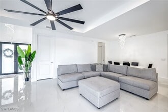 Building Photo - 502 SW 25th Pl