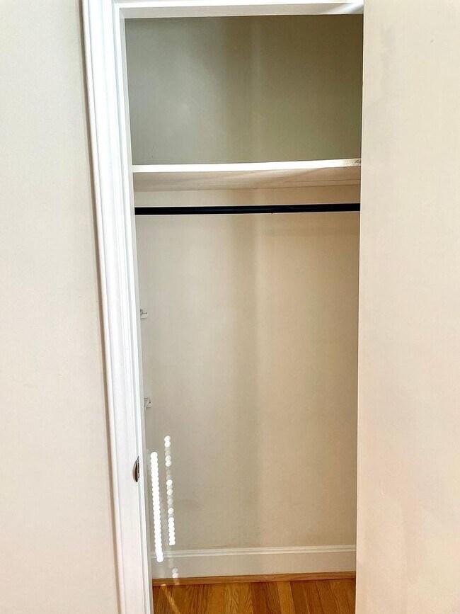 Building Photo - Room in 3 Bedroom Home at Idlebrook Dr