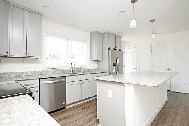Building Photo - Light-Filled, Dog-Friendly Old Trail Townhome