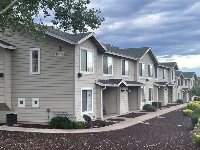 Foto del edificio - Mountain Park Townhomes