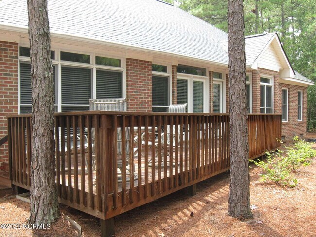 Building Photo - 75 Pine Vista Dr