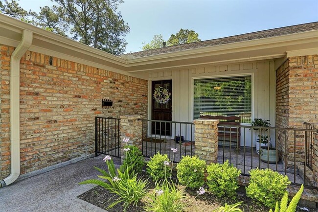 Building Photo - 10027 Timberwood Dr