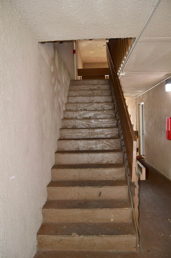 Building Photo - 915 S Seminole Dr