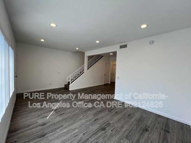 Building Photo - 1122 166th St
