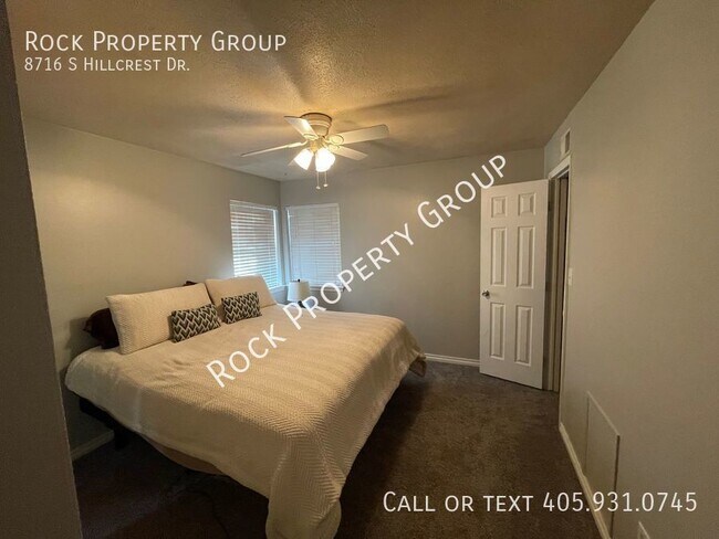 Building Photo - 3 bedroom 2 bath, 2 car garage coming avai...
