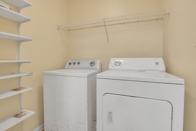 Foto del edificio - 1 bedroom/ 1 bathroom with one car garage ...