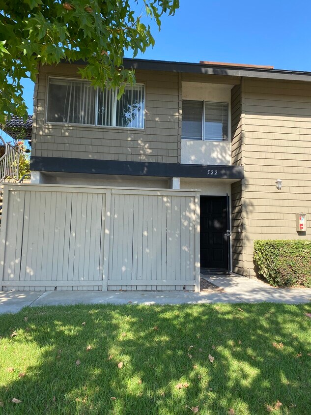 522 W Dunton Ave Unit 37, Orange, CA 92865 Condo for Rent in Orange
