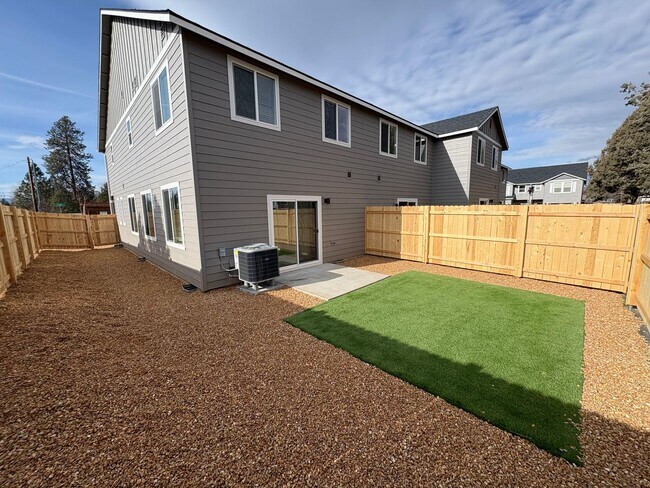 Foto del edificio - Brand New Stunning 3 Bed/2.5 Bath Townhouse-Old Farm District