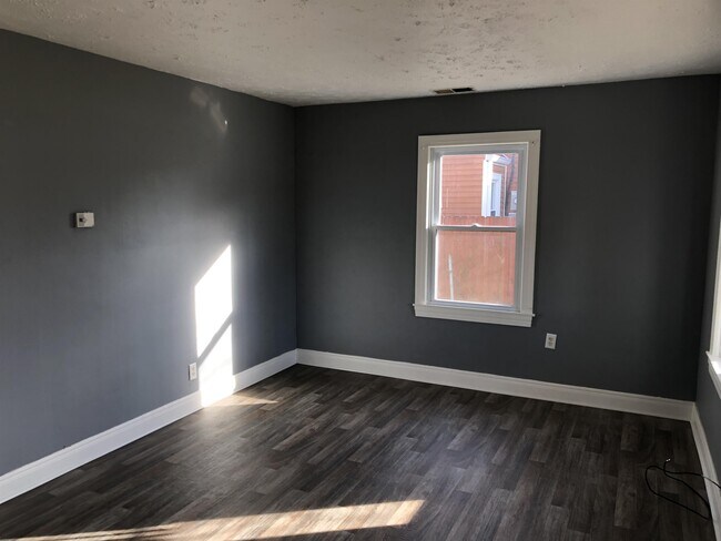 Foto del edificio - 1719 Youngland Ave