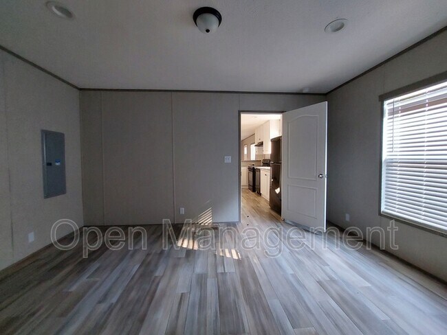 Foto del edificio - 7534 US-60