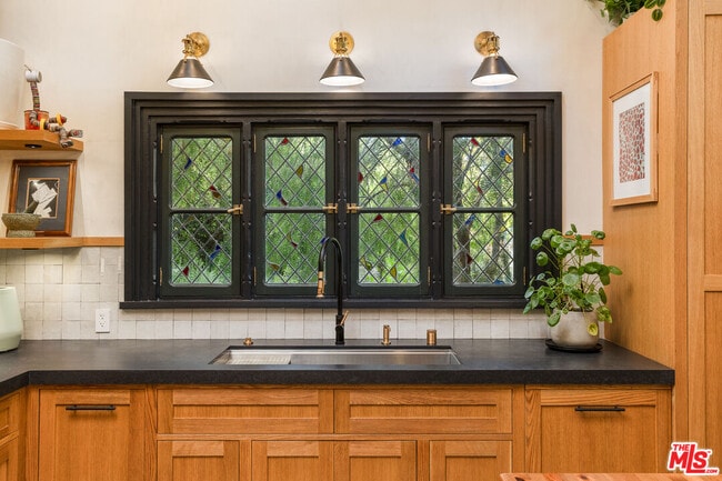 Building Photo - 4880 Queen Florence Ln