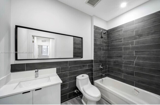 Foto del edificio - 859 E 24th St