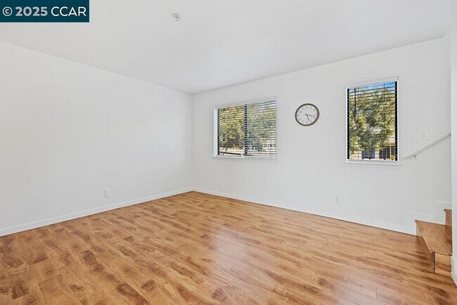 Foto del edificio - 16472 Foothill Blvd