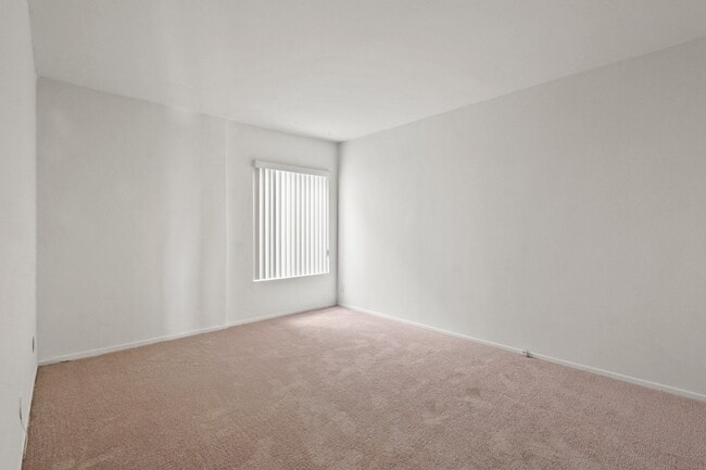 Building Photo - Eastborne Avenue Apartments