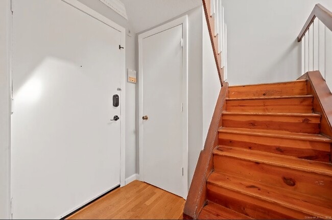 Building Photo - 140 Kane St