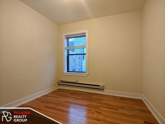 Foto del edificio - 3720 N Pine Grove Ave