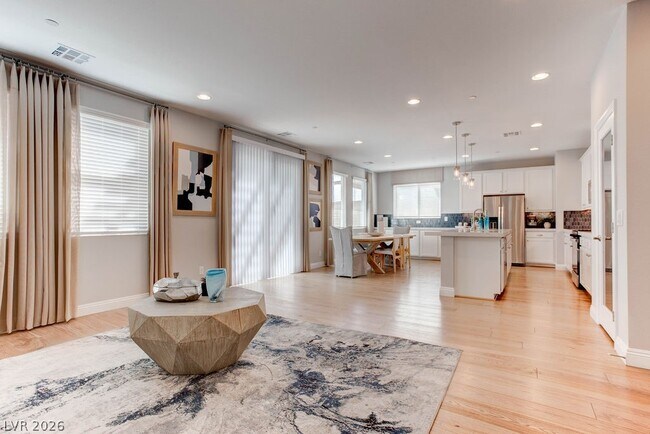 Foto del edificio - 8580 Luse St