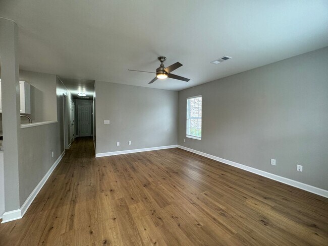Building Photo - 3BR 2BA Brick Home with Hardwood Floors