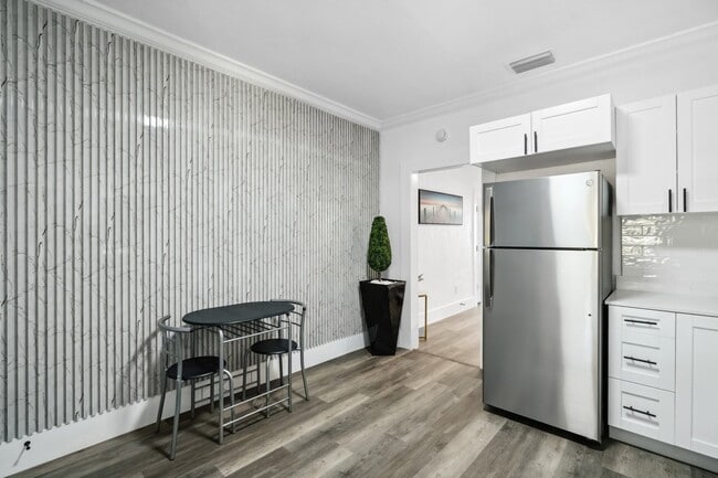 Photo - 806 E Chelsea St Apartment