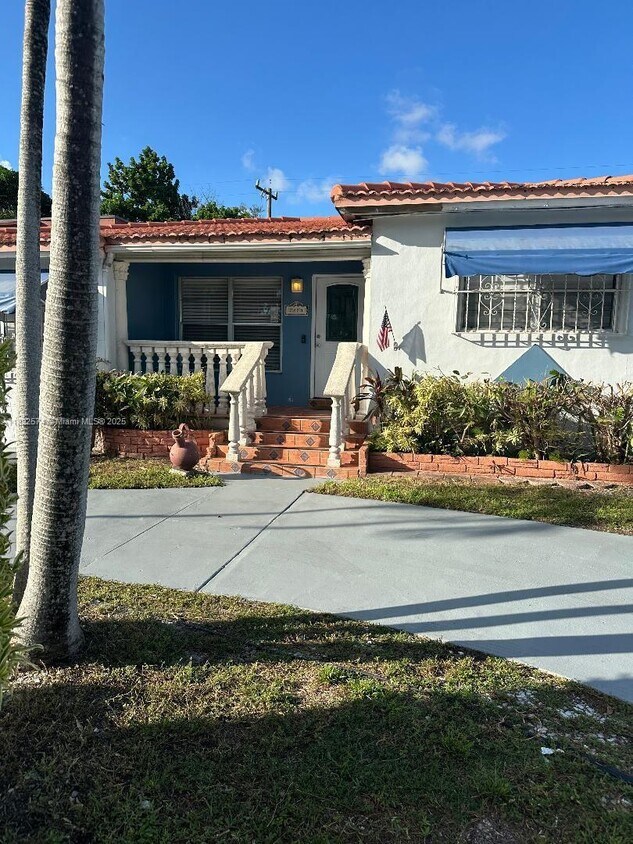 Foto principal - 2225 SW 21st Ter