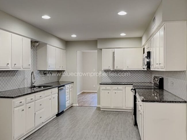 Building Photo - 2414 S Graham Dr