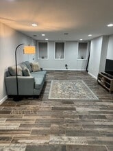 Building Photo - 142 Webster Ave