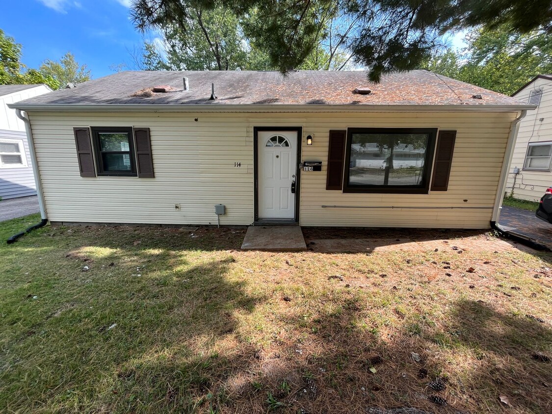 Primary Photo - 3 Bedroom 1 Bath with Detached Garage MOVE...