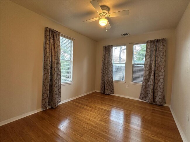 Building Photo - 508 Montopolis Dr