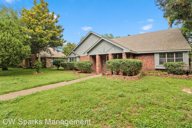 Building Photo - 4 br, 2.5 bath House - 124 Pecan Grove