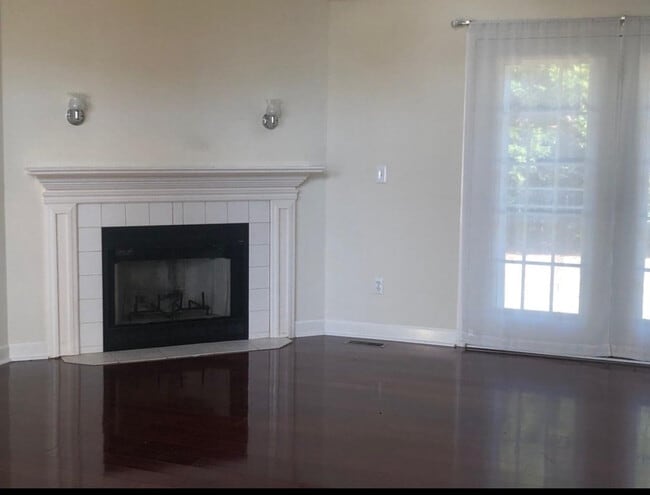 Building Photo - 3 Willow Tree Ct