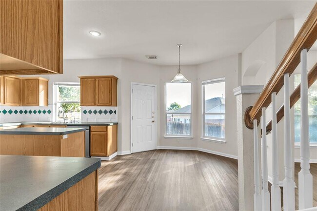 Foto del edificio - 3733 Eagles Nest St