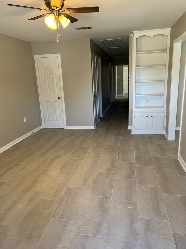 Building Photo - 15342 Crystal Dr
