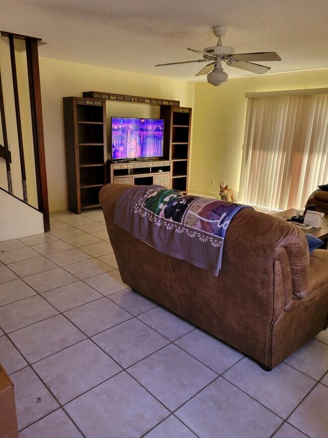 Foto del edificio - 65 Maplecrest Cir